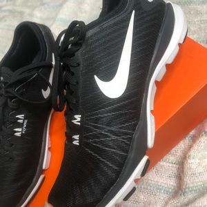 NIKE FLEX SUPREME TR 4 SZ 5.5